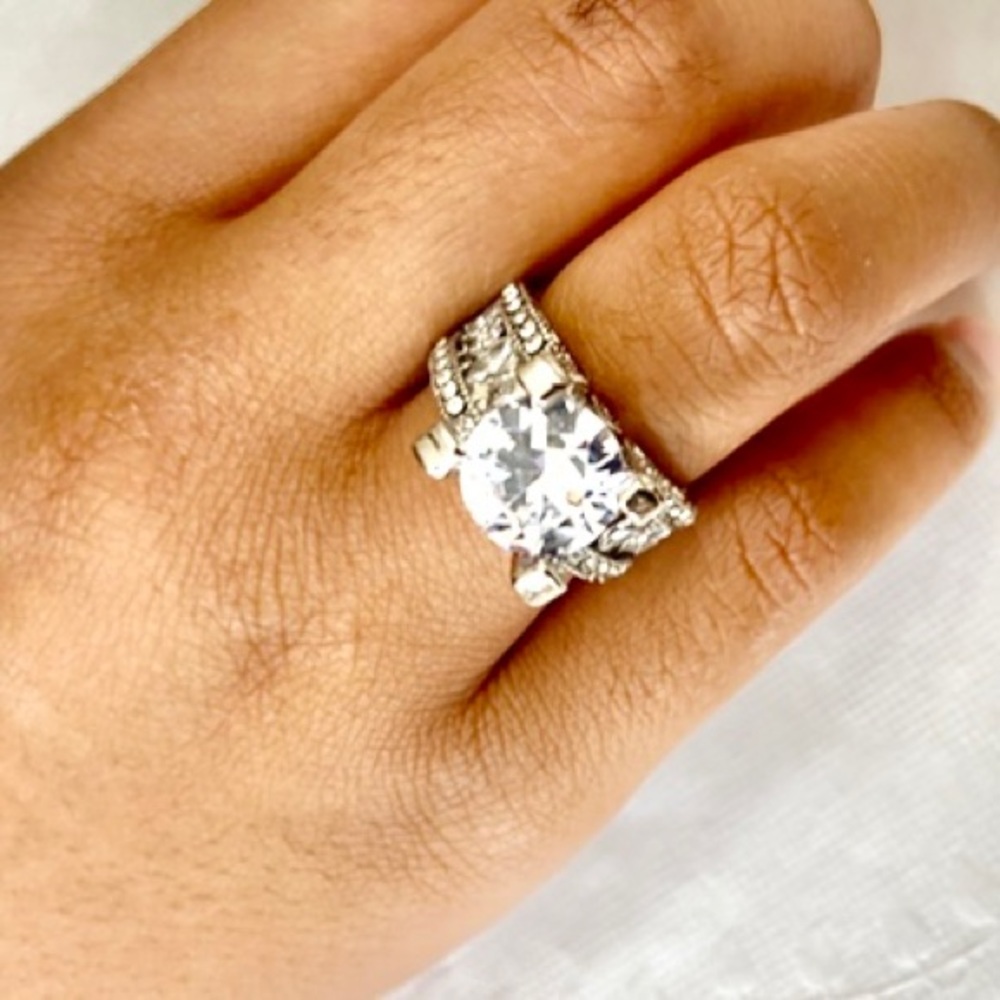 Elegant 5ct Faux Diamond -Cubic Zirconia 925 Silver Engagement Ring - Picture 9 of 9